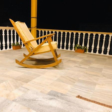 Hotel Aavaas Puri Ngoại thất bức ảnh