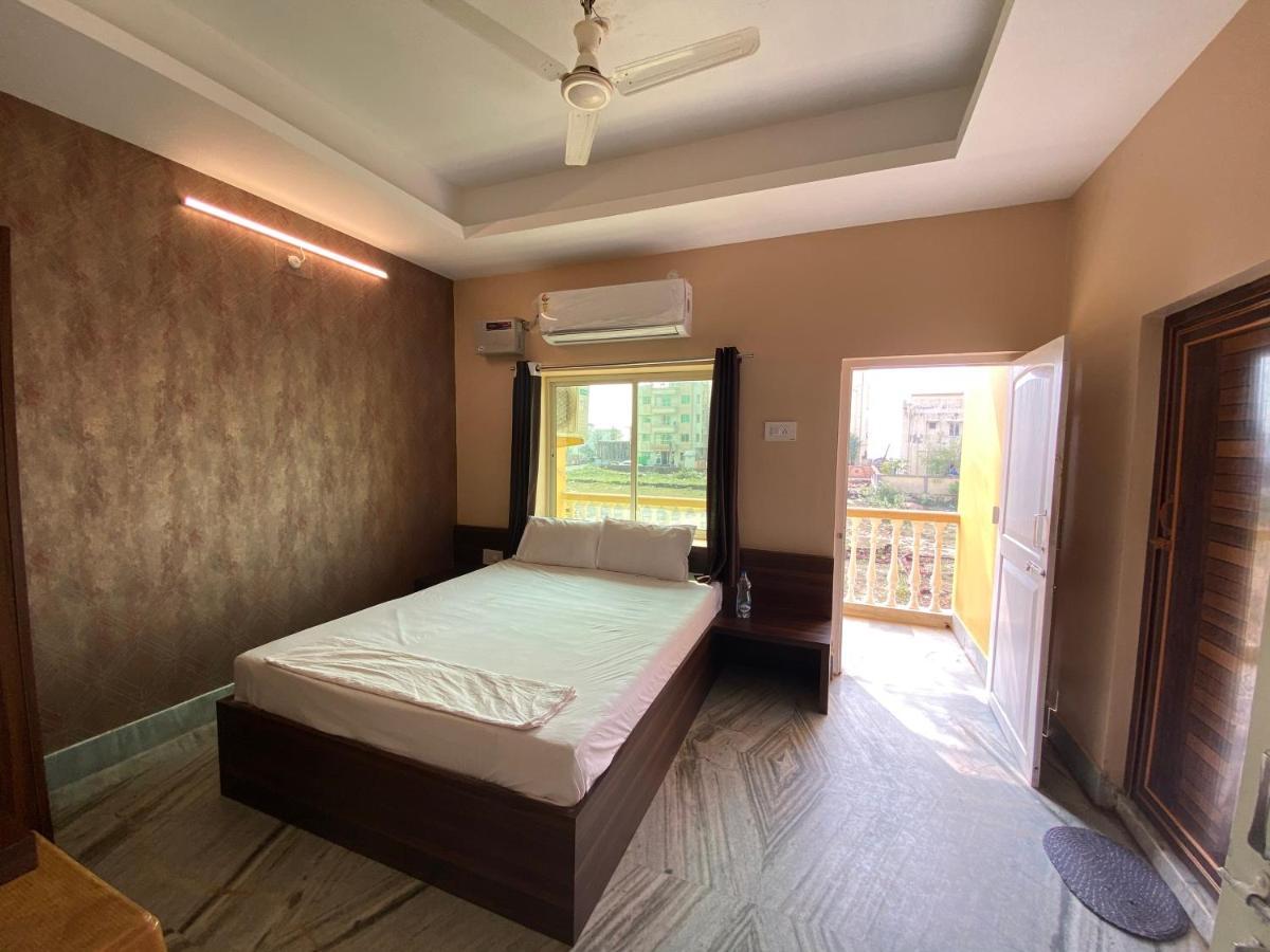 Hotel Aavaas Puri Ngoại thất bức ảnh