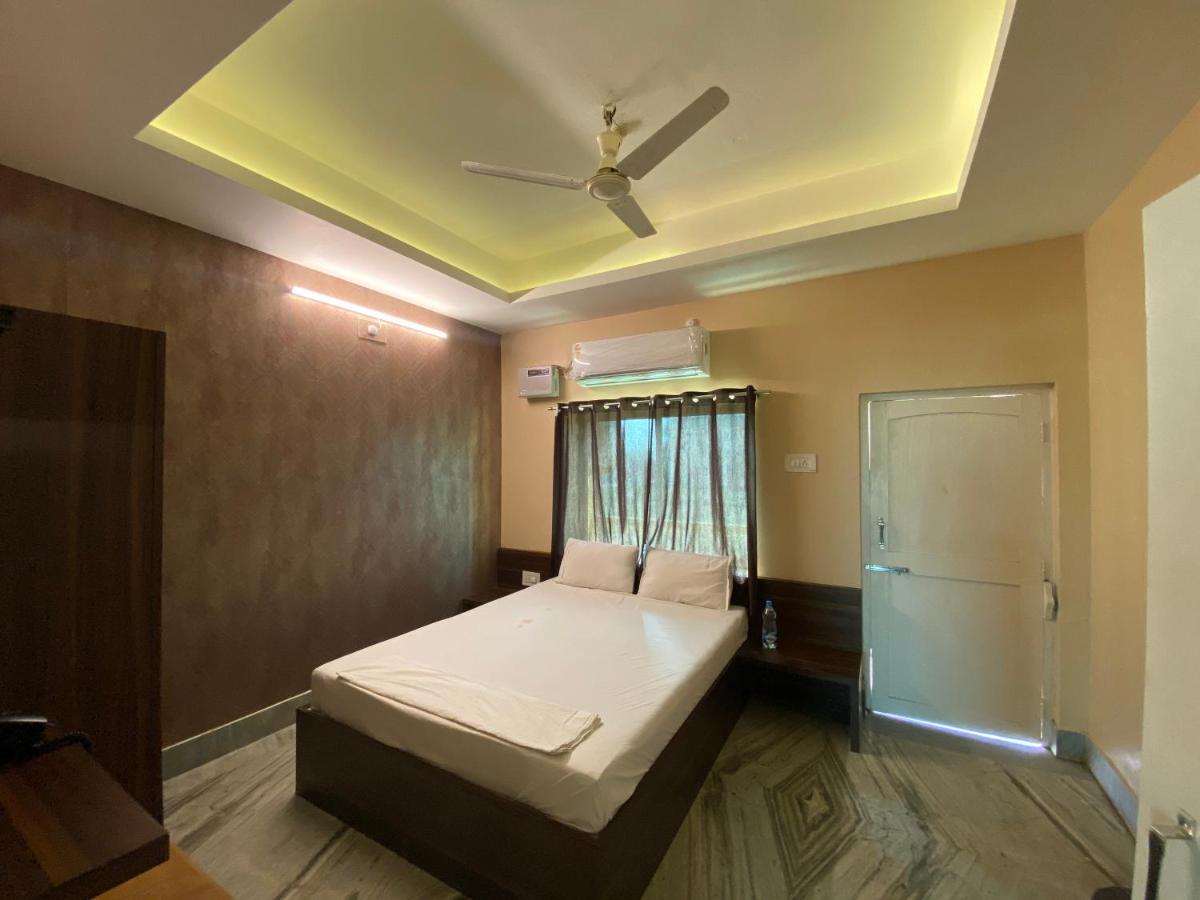 Hotel Aavaas Puri Ngoại thất bức ảnh