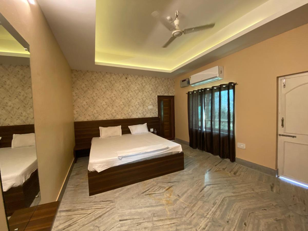 Hotel Aavaas Puri Ngoại thất bức ảnh