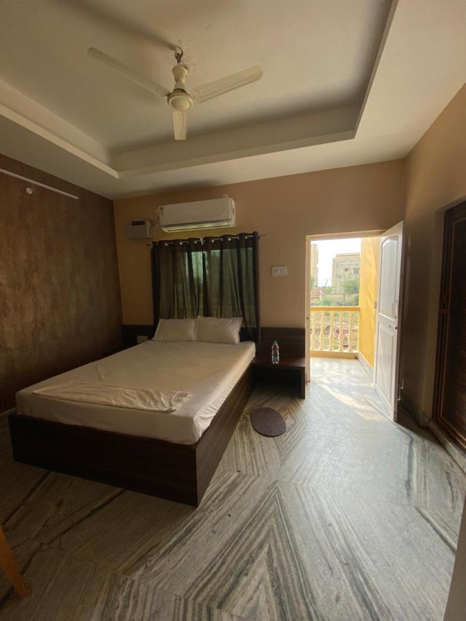 Hotel Aavaas Puri Ngoại thất bức ảnh